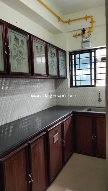 2 BHK SEMI FURNISHED APARTMENT FOR RENT{1081}