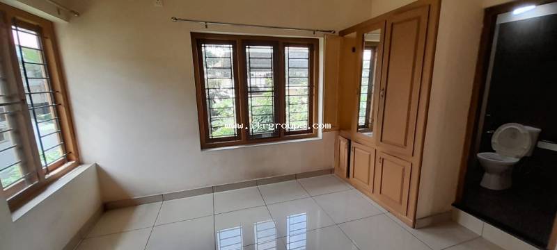 3 BHK HOUSE UPSTAIRS FOR RENT {1083}